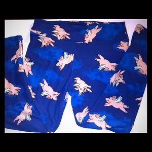 LuLaRoe Tall & Curvy Flying Pigs Leggings